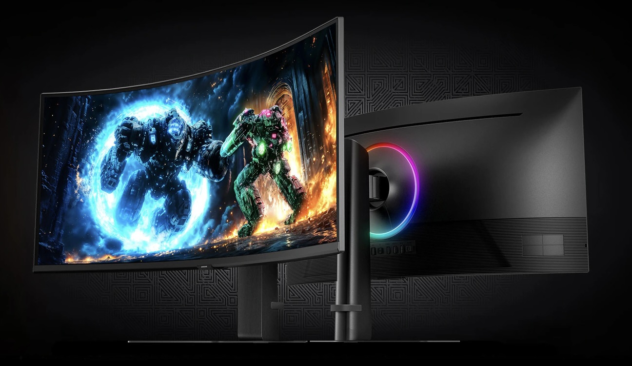 Monitor ultrapanorámico curvo con una escena de juego llena de acción